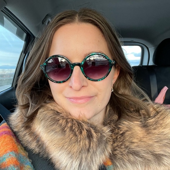 Meet your Posher, Callie - Picture 2 of 4